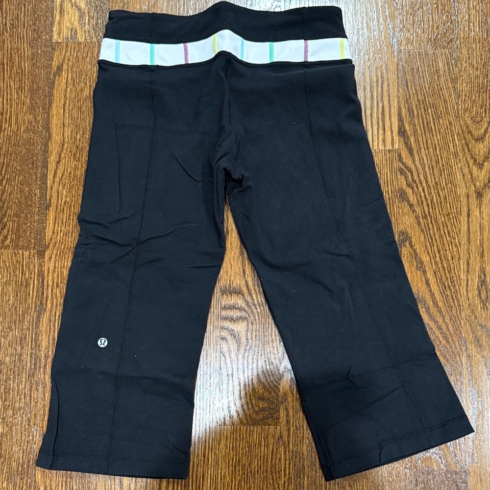 LULULEMON CROP LEGGINGS
